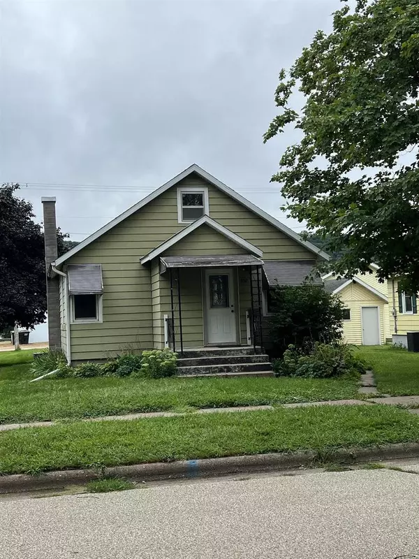 802 N Michigan Street, Prairie Du Chien, WI 53821