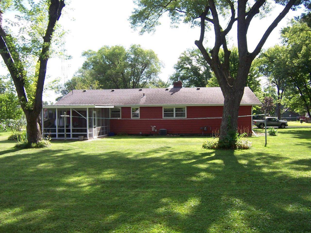 Avoca, WI 53506,106 S 3rd Street