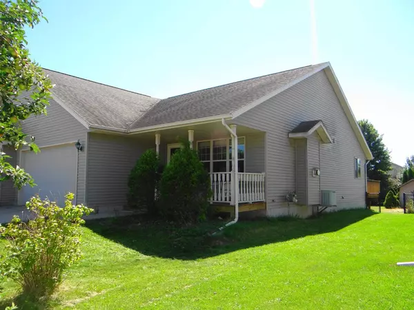 138 Maple Circle, Belleville, WI 53508