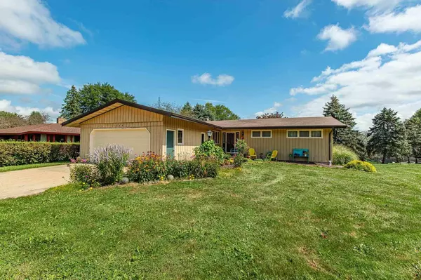 1306 2nd Street, New Glarus, WI 53574