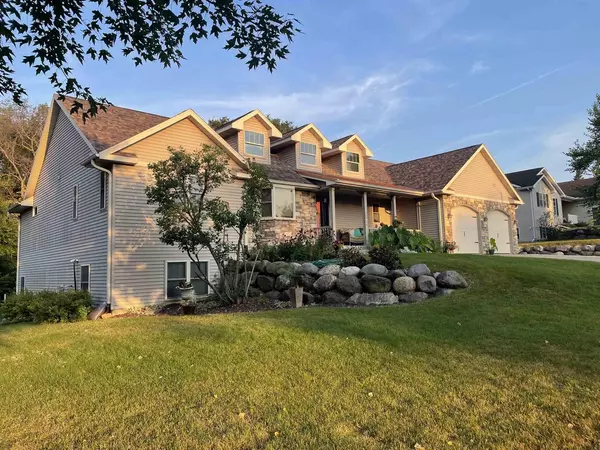 2219 Surrey Lane, Baraboo, WI 53914