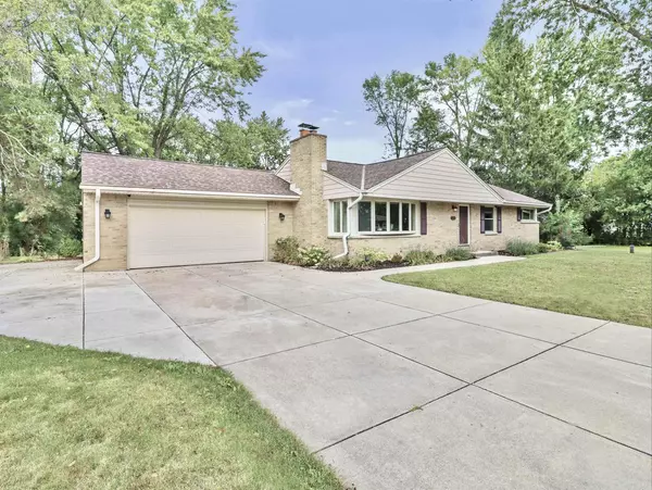 16410 W Marietta Drive, New Berlin, WI 53151