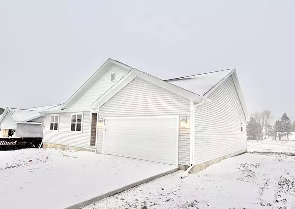 Stoughton, WI 53589,379 Orchid Avenue #52