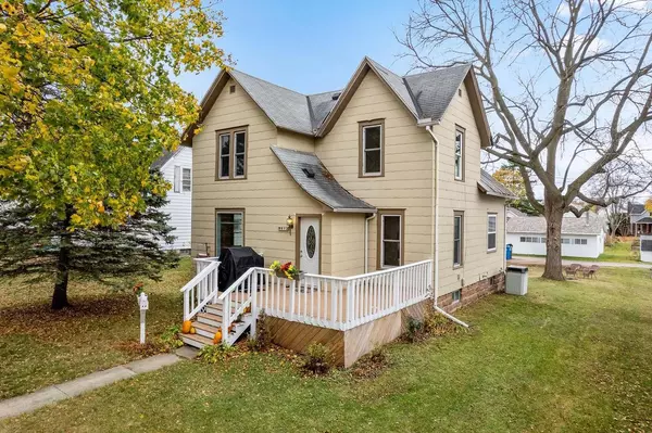 612 6th Street, Baraboo, WI 53913