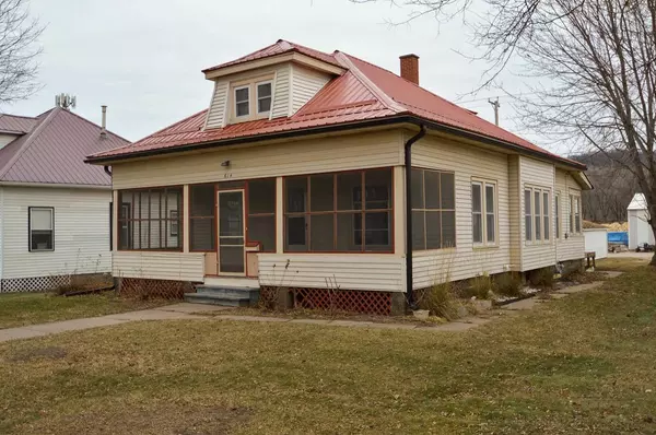 614 N Michigan Street, Prairie Du Chien, WI 53821