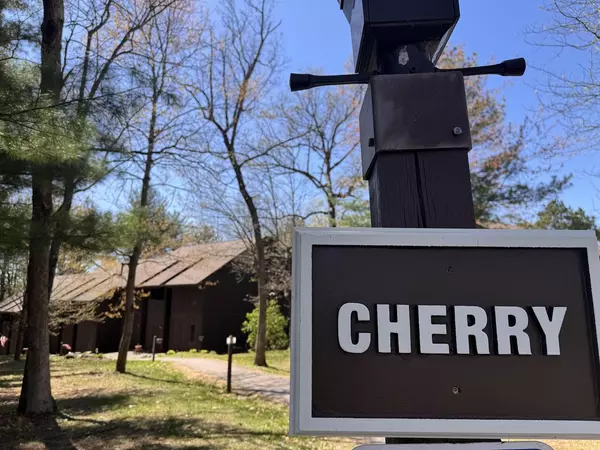 2 Cherry Trail, Wisconsin Dells, WI 53965