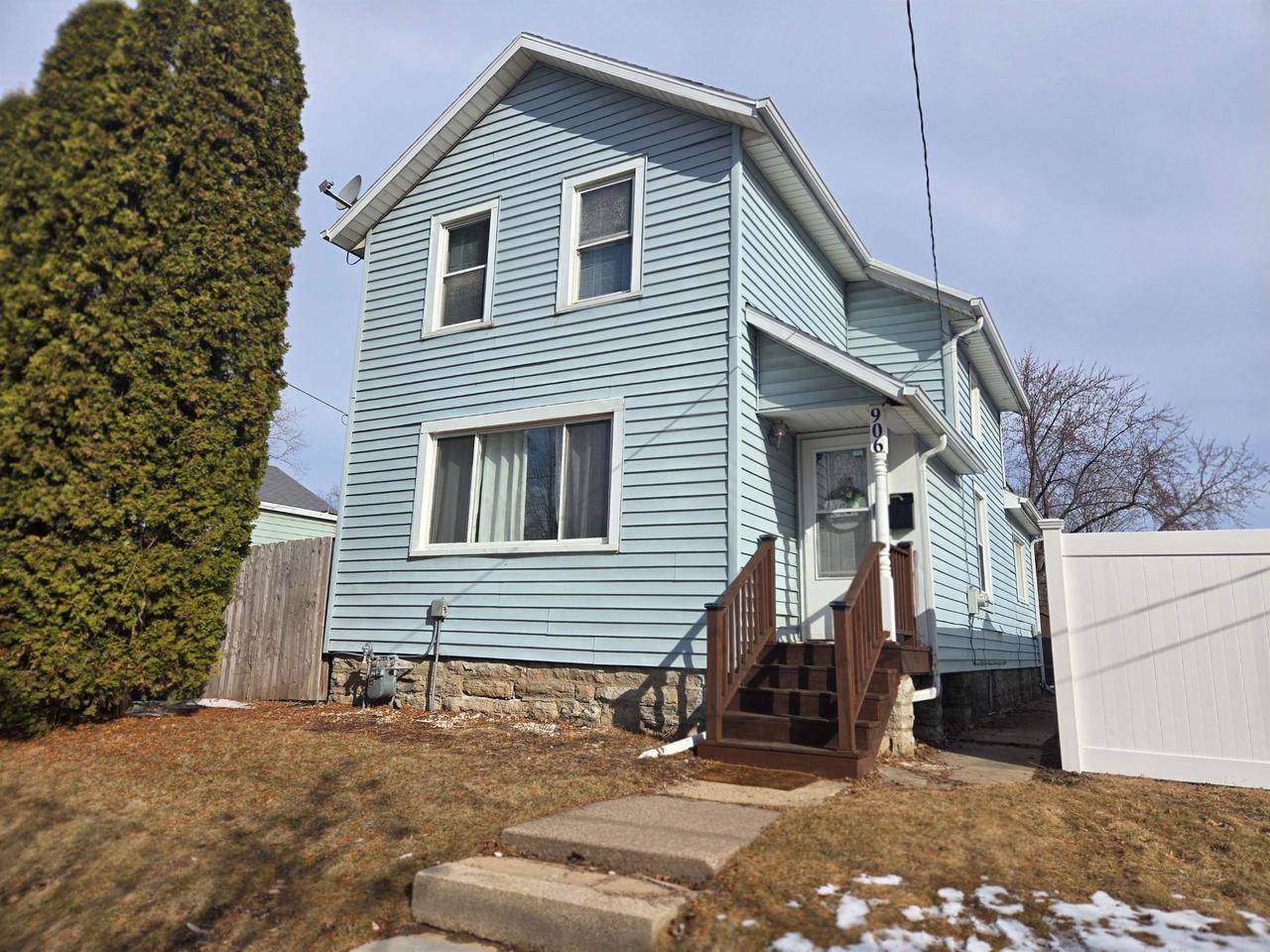 906 Otter Avenue, Oshkosh, WI 54901