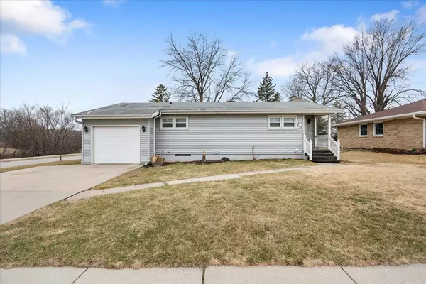 210 Pleasant Drive,  Waunakee,  WI 53597