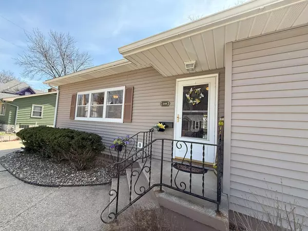 Reedsburg, WI 53959,240 5th Street