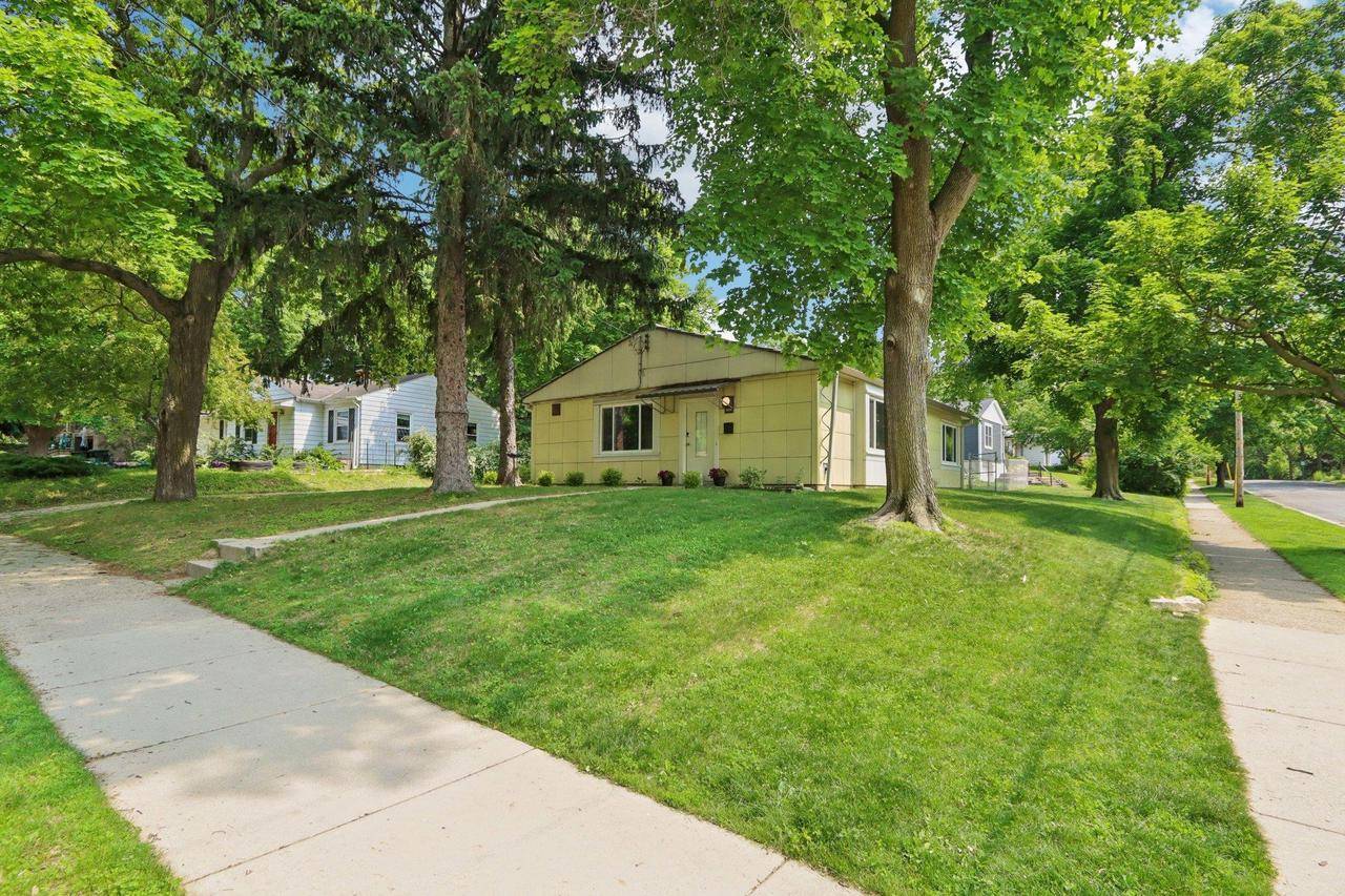 3553 Heather Crest, Madison, WI 53705