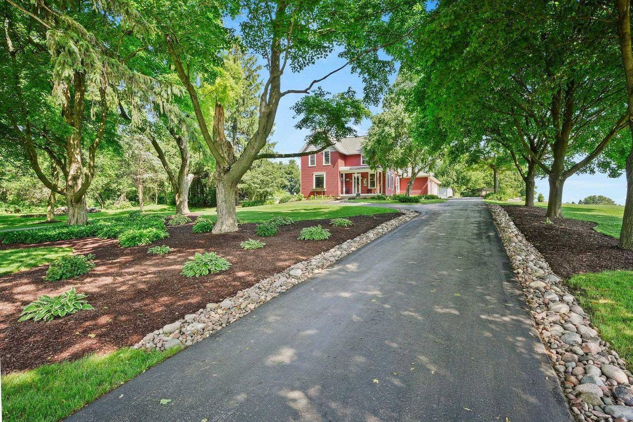 4274 County Rd CH, Dodgeville, WI 53533