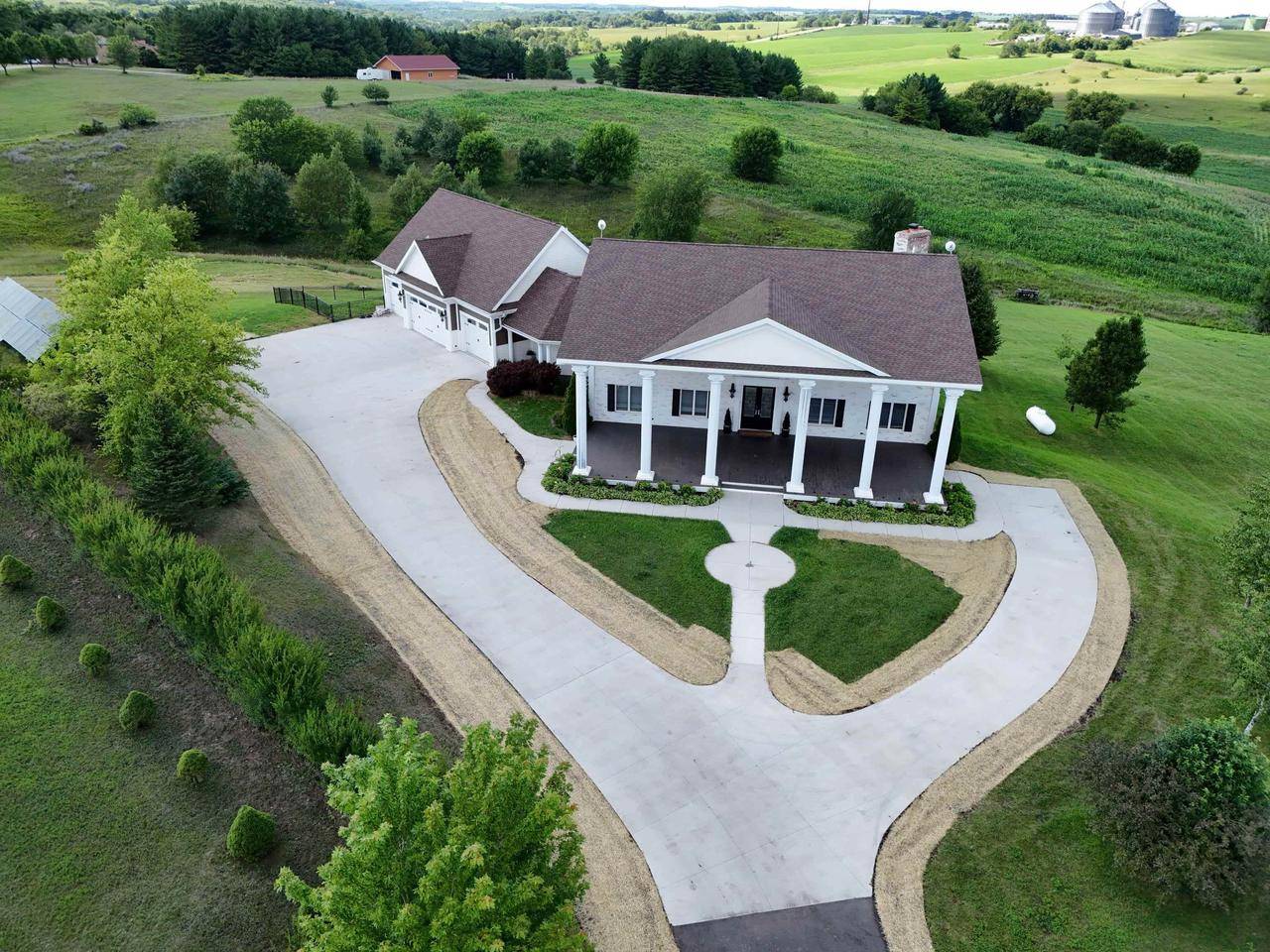 W5548 Sunset Hills Lane, Monroe, WI 53566