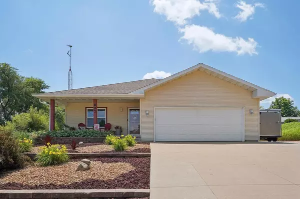 807 E Chestnut Street, Pardeeville, WI 53954