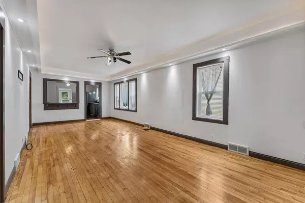 Baraboo, WI 53913,815 2nd Avenue