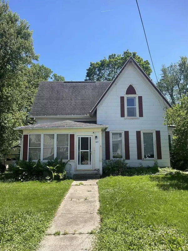 Fox Lake, WI 53933,202-204 W Green Street