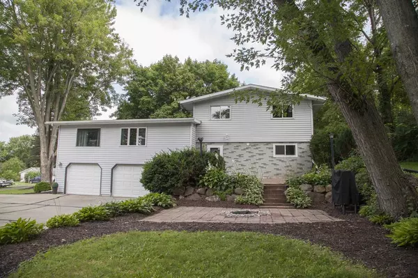 1103 Hillcrest Road, Black Earth, WI 53515