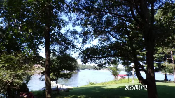 1087 E Queens Way, Nekoosa, WI 54457