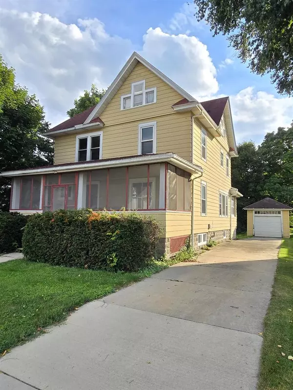 425 W James Street, Columbus, WI 53925