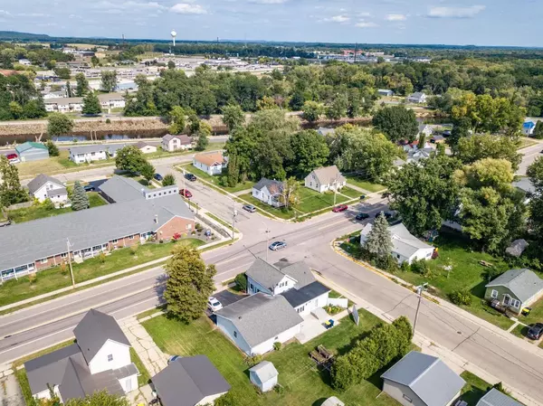 Mauston, WI 53948,722 E State Street