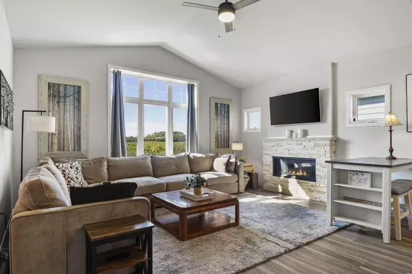 821 Vineyard Court, Cambridge, WI 53523