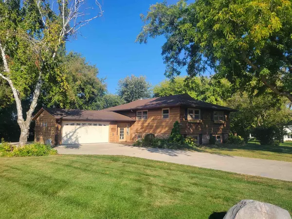 3701 Oakwood Drive, Cottage Grove, WI 53527