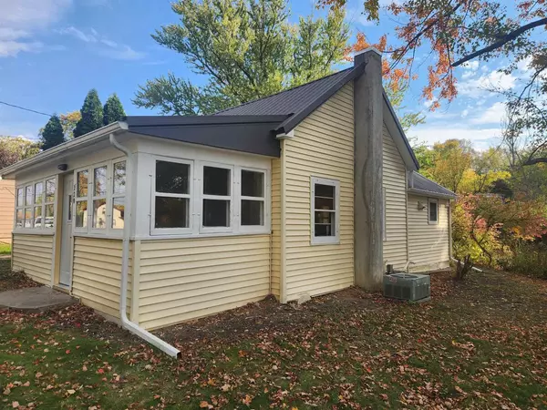 Baraboo, WI 53913,220 Elm Street