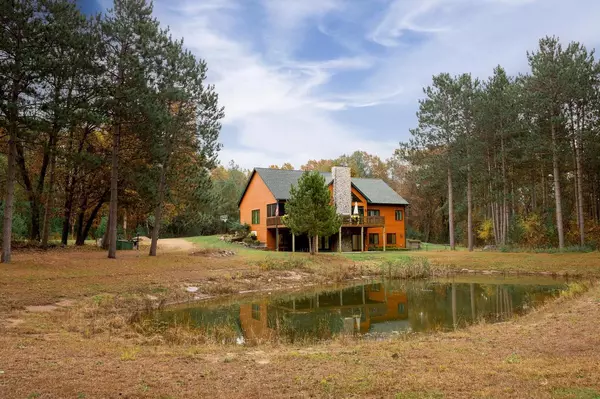 1889 S Dixie Court, Friendship, WI 53934