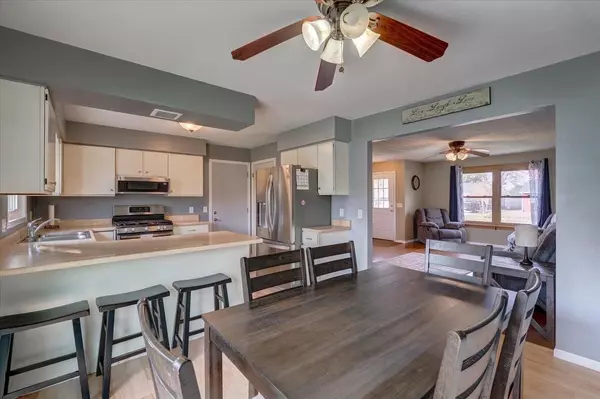 90 E COUNTRYSIDE Drive, Evansville, WI 53536