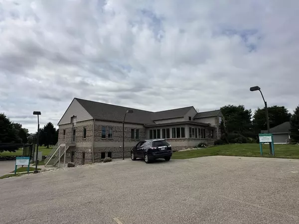 602 Pleasant Oak Drive #E, Oregon, WI 53575