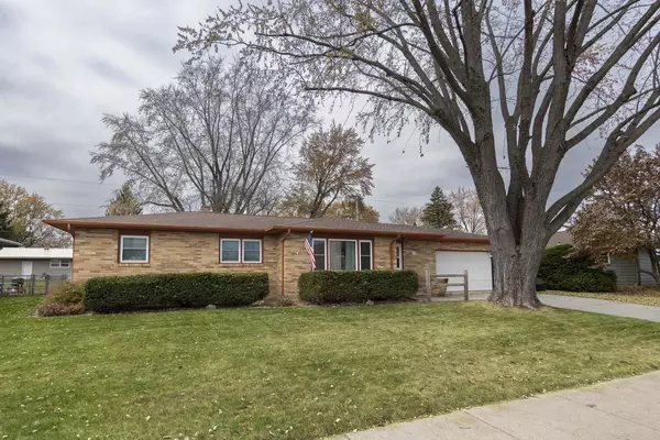 32 S Pontiac Drive, Janesville, WI 53545
