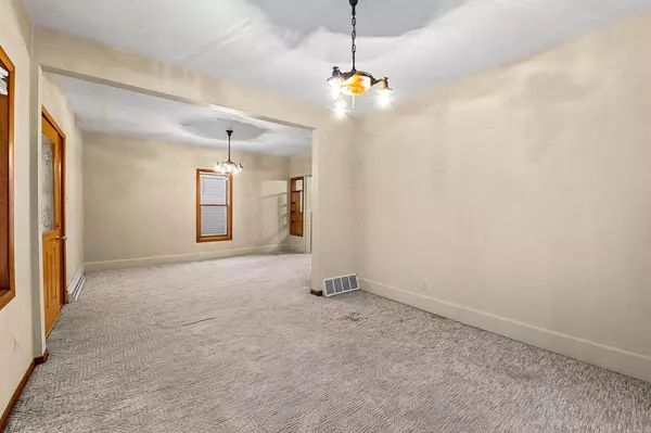 Beaver Dam, WI 53916,673 S Center Street