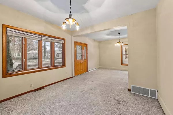 Beaver Dam, WI 53916,673 S Center Street