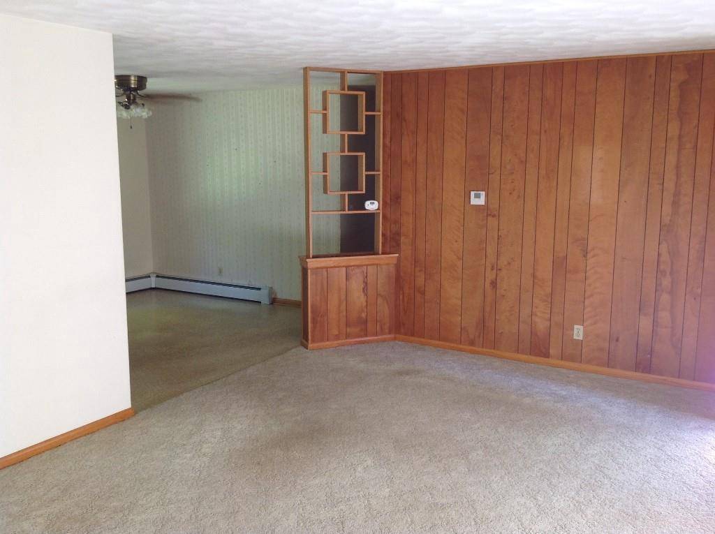 Wausau, WI 54403,233200 RHINESTONE ROAD