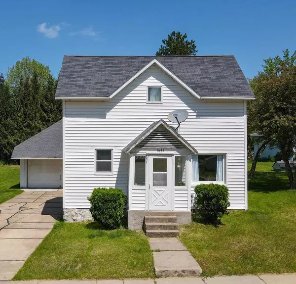 1642 OAK STREET, Almond, WI 54909