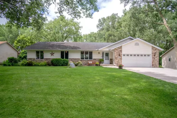 2883 GOLDEN CIRCLE, Stoughton, WI 53589