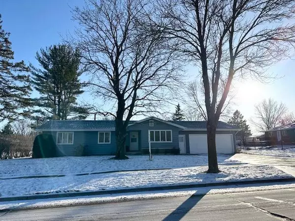 806 E 17TH STREET, Marshfield, WI 54449