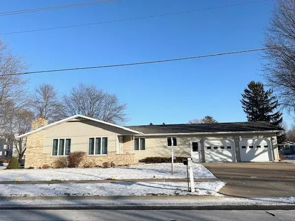 1211 N WALNUT AVENUE, Marshfield, WI 54449