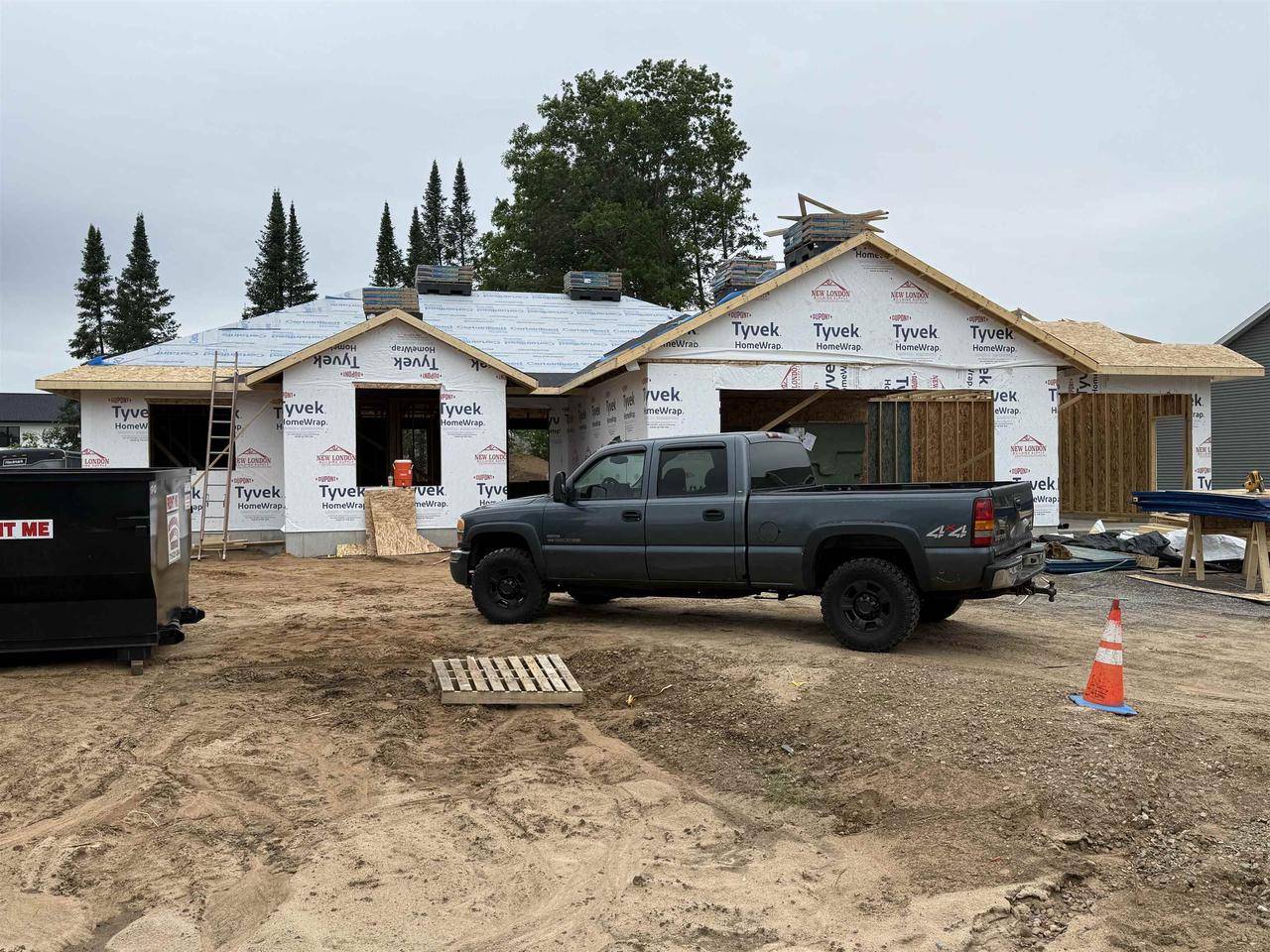 Plover, WI 54467,615 W SILVERLEAF COURT