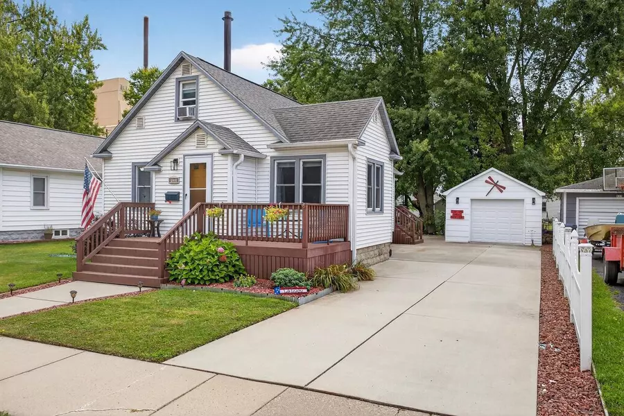 825 1ST STREET, Nekoosa, WI 54457