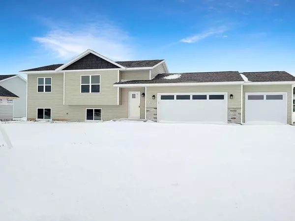 2104 S COTTONWOOD AVENUE, Marshfield, WI 54449