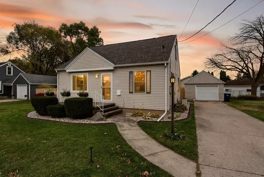 879 MARQUETTE STREET, Menasha, WI 54952