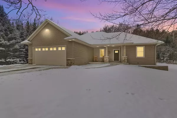 1894 STATELY CONIFER RIDGE, Rosholt, WI 54473