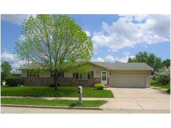 3104 BELLFIELD DR, Oshkosh, WI 54904