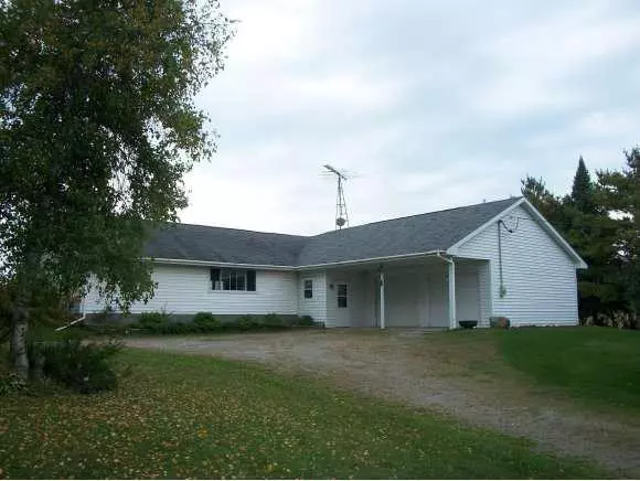 7703 OAK HILL RD, Omro, WI 54963