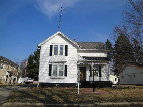 810 DICKINSON ST, New London, WI 54961