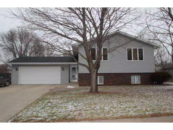 1216 E MEADOW GROVE BLVD, Appleton, WI 54915