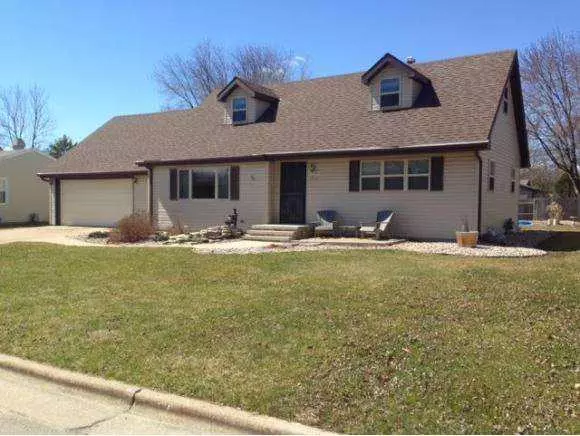 1112 MEADOWVIEW DR, Menasha, WI 54952