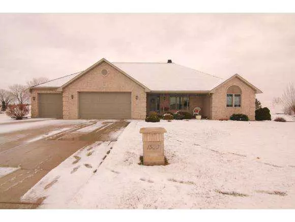 1500 S HONEYSUCKLE CR, De Pere, WI 54115