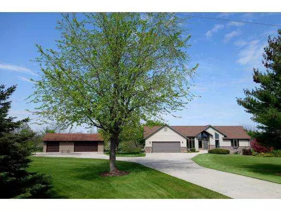 N6470 HILLVIEW RD, Saint Cloud, WI 53079