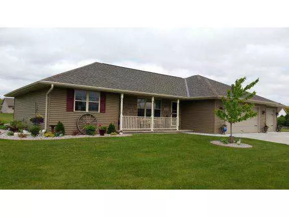 1039 CHARLENE AVE, Omro, WI 54963